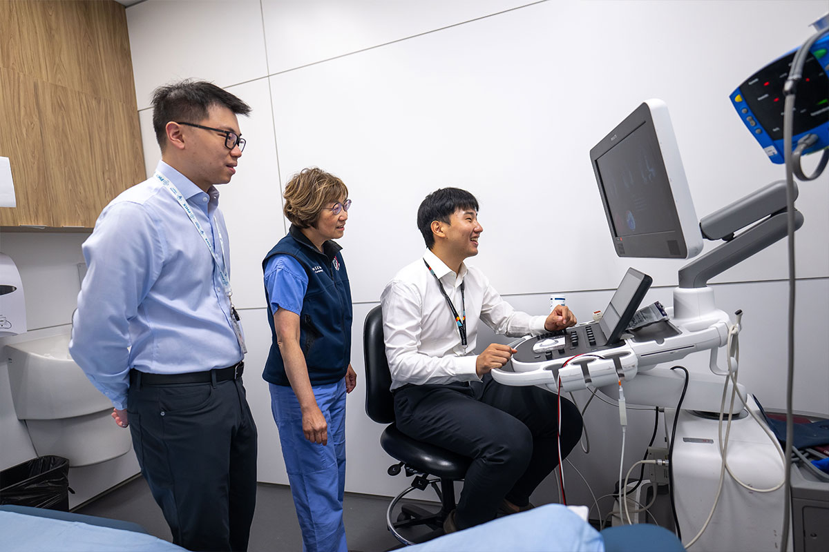 Dr. Teresa Tsang and cardiologists examining echocardiogram on monitor at the DCI Centre for AI, Data Science, and Imaging