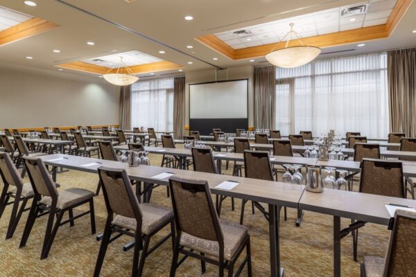 wi-yvrwi-cypress-room-tables-15392_Classic-Hor