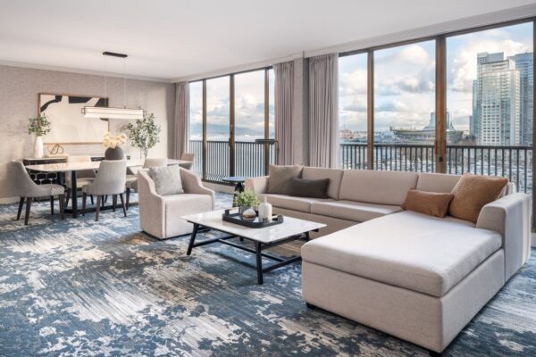 wi-yvrwi-wi-yvrwi-guestroom-suite--15221_Classic-Hor