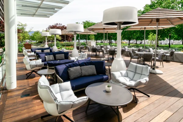 yvrwi-lounge-patio-1066-hor-clsc