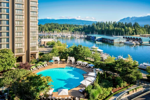 yvrwi-outdoor-pool-4009-hor-clsc